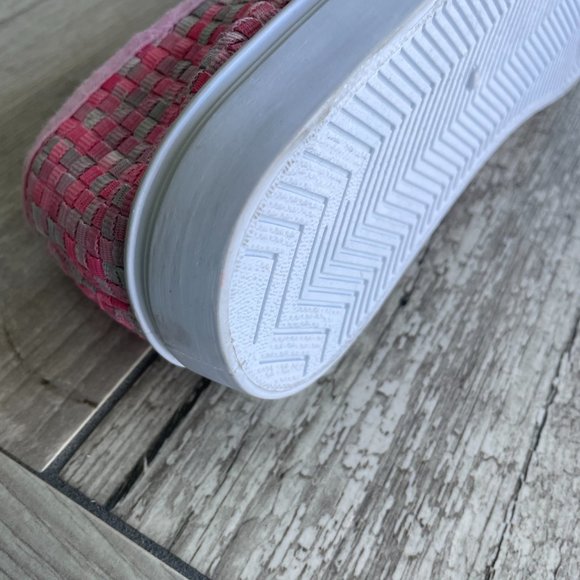 Versatile, cool, canvas sneakers - Picture 5 of 5